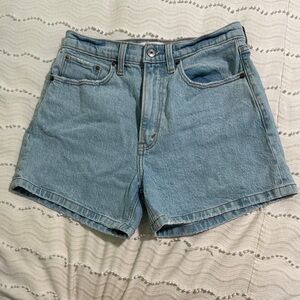 Abercrombie & Fitch The 4” Mom Short High Rise